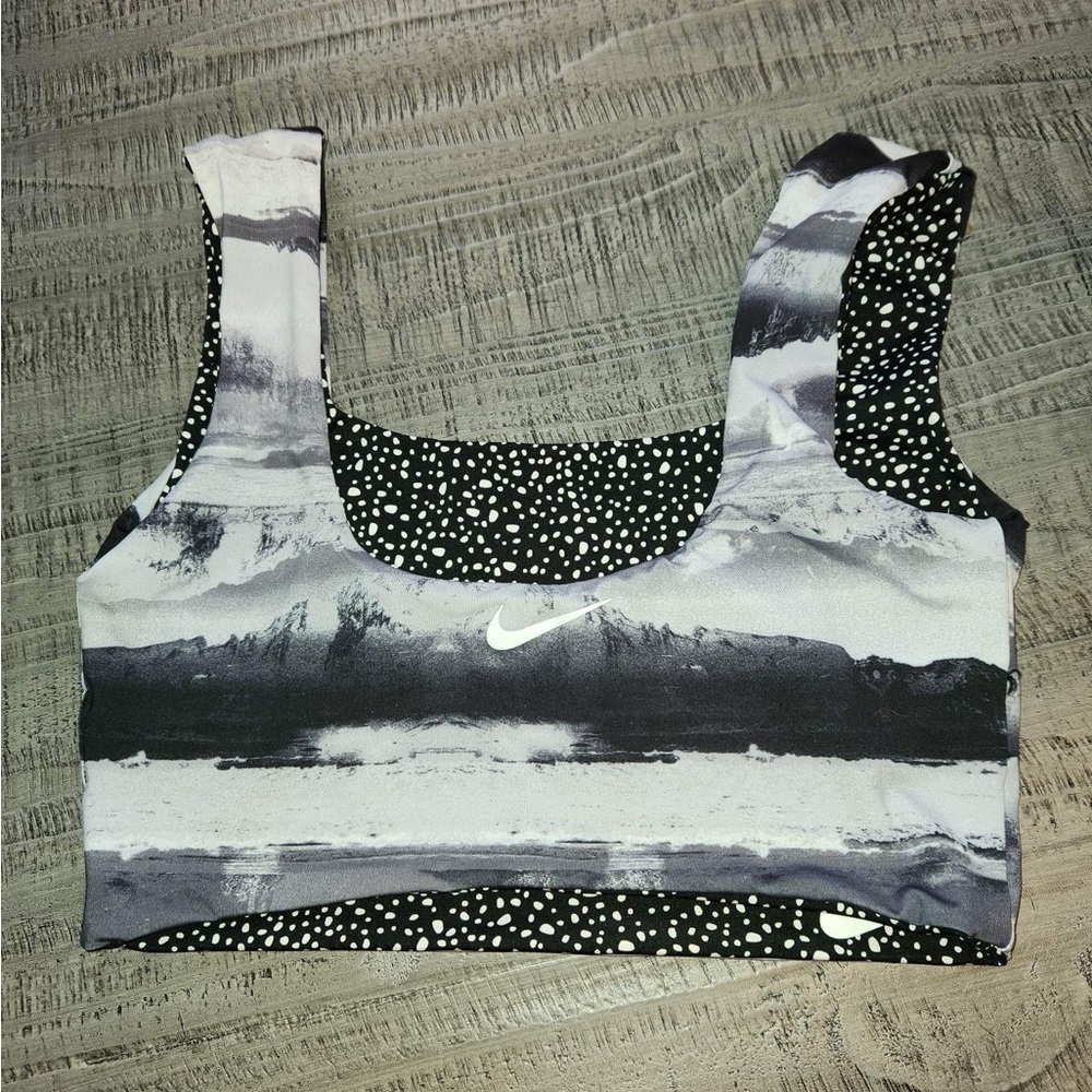 Nike reversible sports bra size medium